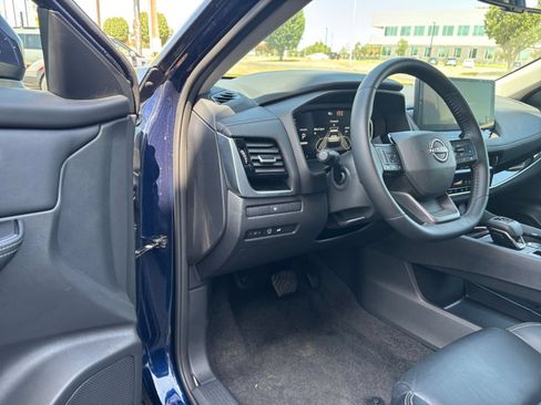 Used 2026 Nissan Rogue SL FWD image 32