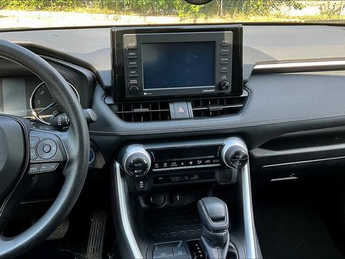 Used 2022 Toyota RAV4 XLE AWD/4WD image 7
