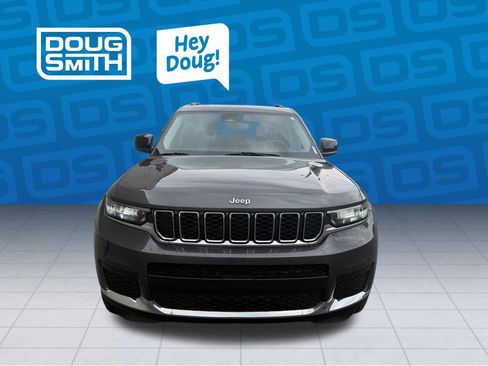 Used 2021 Jeep Grand Cherokee L Laredo w/ Luxury Tech Group I AWD/4WD image 8