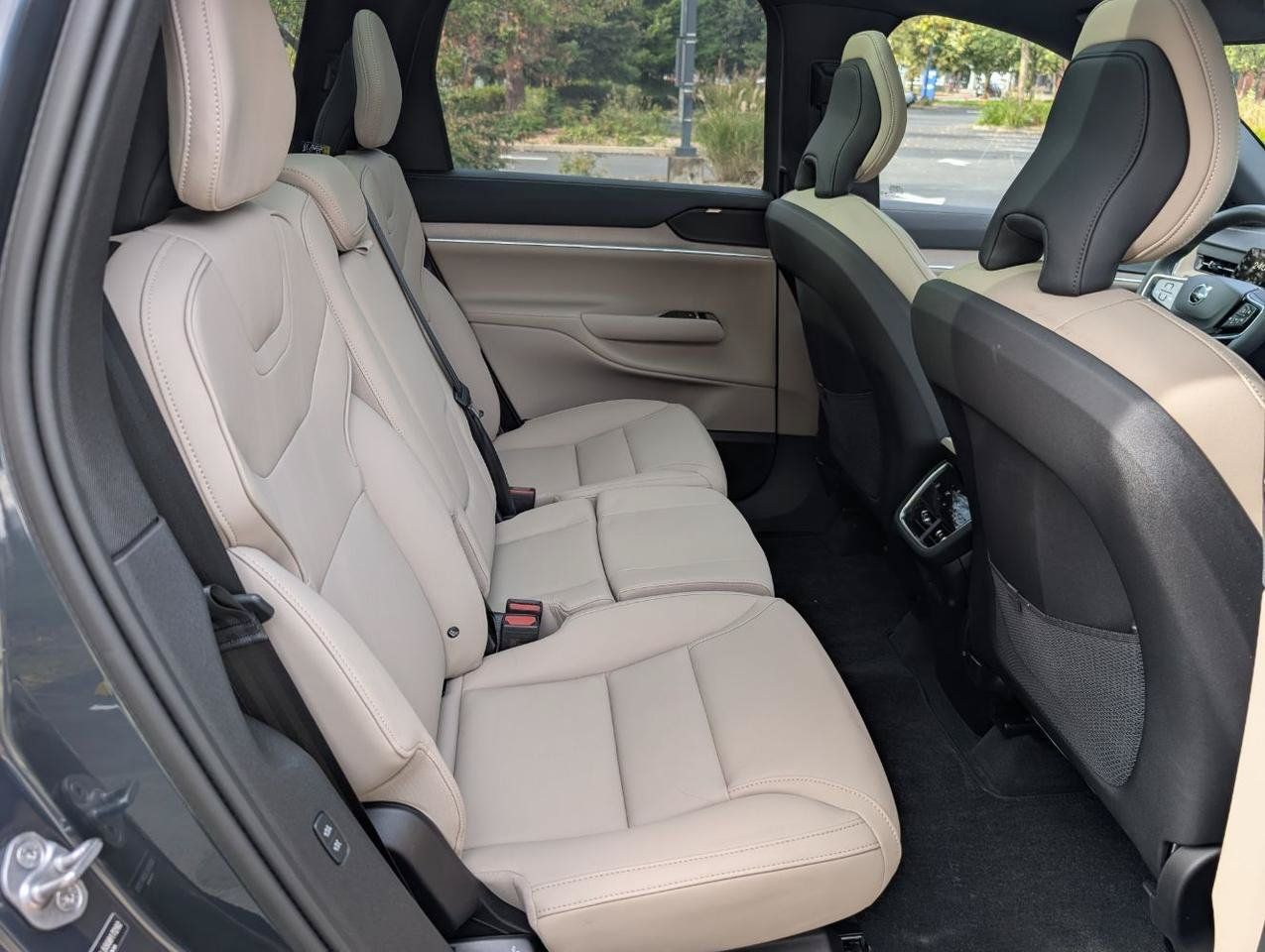 Used 2025 Volvo EX90 Ultra AWD/4WD image 17