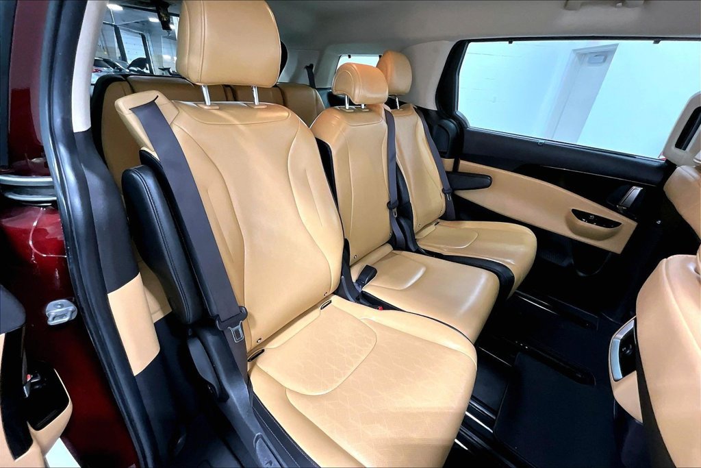 Used 2022 Kia Carnival EX FWD image 32