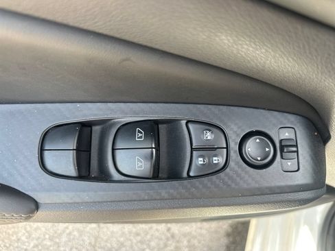Used 2025 Nissan Altima 2.5 SV FWD image 14
