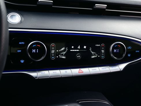 Certified 2022 Genesis GV70 3.5T Sport image 22