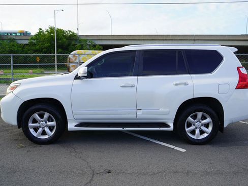 Used 2011 Lexus GX 460 Premium image 2