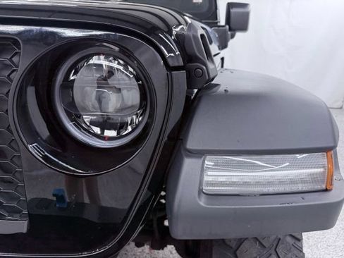 Used 2023 Jeep Wrangler Unlimited w/ Sun & Screen Package AWD/4WD image 7