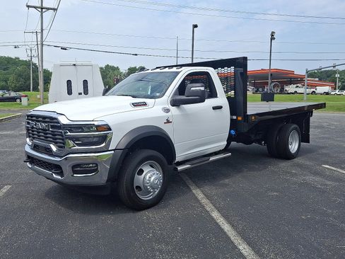 New 2025 RAM 5500 Tradesman image 4