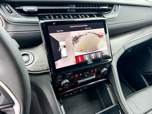 Used 2023 Jeep Grand Cherokee Limited w/ Luxury Tech Group II image 20