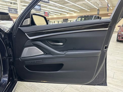 Used 2013 BMW 550i Sedan image 38