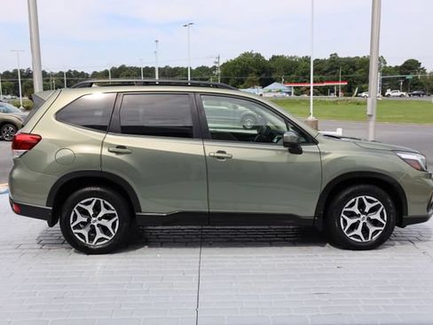Used 2021 Subaru Forester Premium AWD/4WD image 6