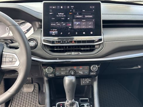 Used 2023 Jeep Compass Altitude w/ Sun and Sound Group image 42