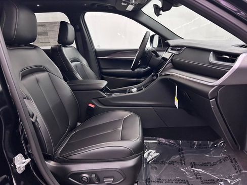 New 2025 Jeep Grand Cherokee Limited w/ Black Appearance Package image 22