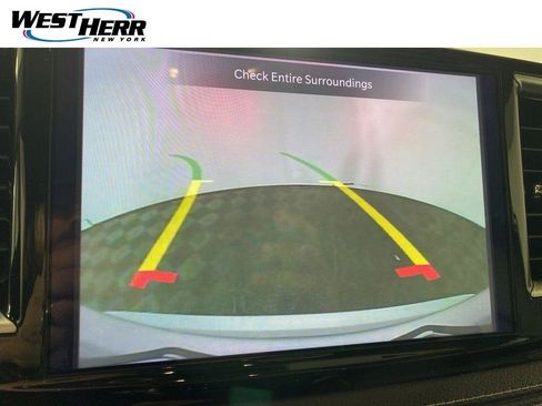 Used 2023 Chrysler Pacifica Limited FWD image 4