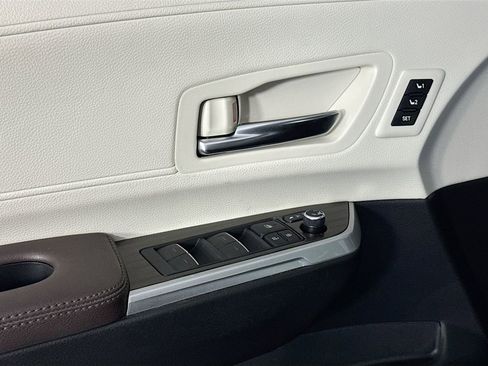 Used 2024 Toyota Sienna Platinum image 23