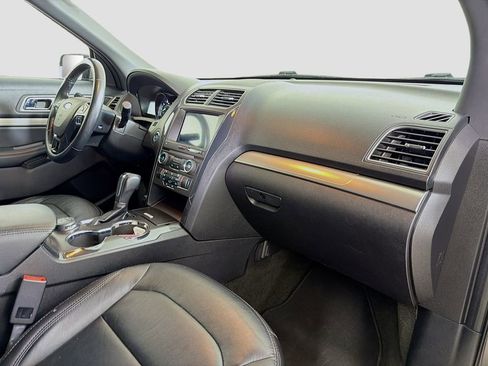 Used 2018 Ford Explorer XLT w/ Equipment Group 202A image 32