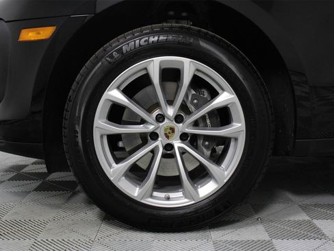 Certified 2025 Porsche Macan image 30
