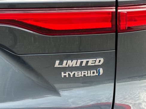 Used 2021 Toyota Venza Limited image 27