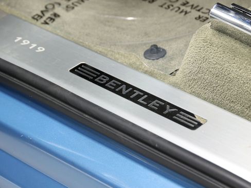 Used 2019 Bentley Bentayga image 16