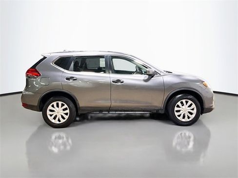 Used 2017 Nissan Rogue S image 6