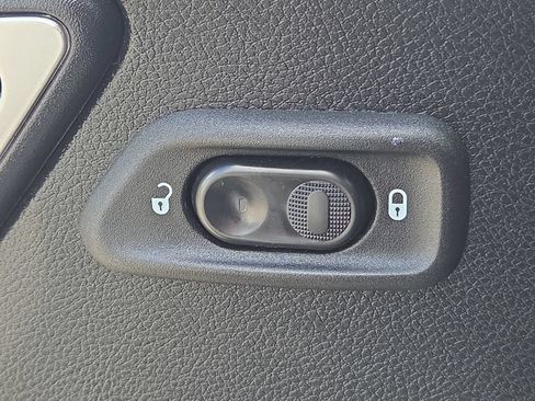 Certified 2018 Jeep Wrangler Unlimited Sahara w/ Connectivity Group AWD/4WD image 24