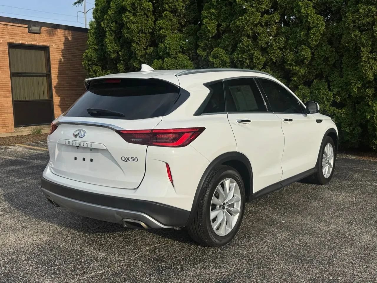 Used 2019 INFINITI QX50 Luxe w/ Navigation Package AWD/4WD image 3