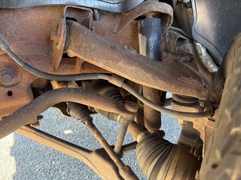 Used 2004 Chevrolet Silverado 2500 LT w/ Skid Plate Package image 28
