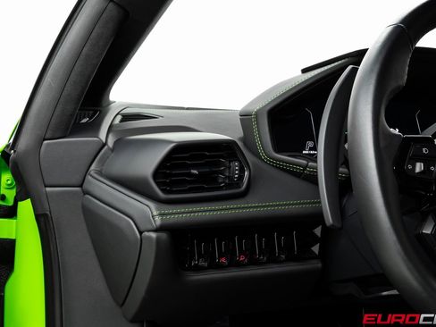 Used 2023 Lamborghini Huracan EVO image 25