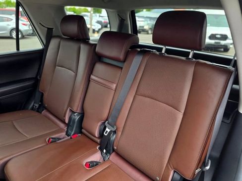 Used 2018 Toyota 4Runner Limited AWD/4WD image 33