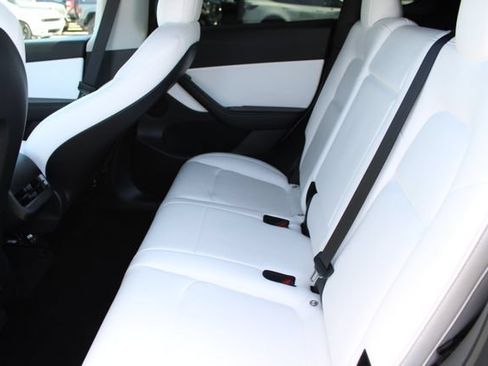 Used 2022 Tesla Model Y Performance AWD/4WD image 31