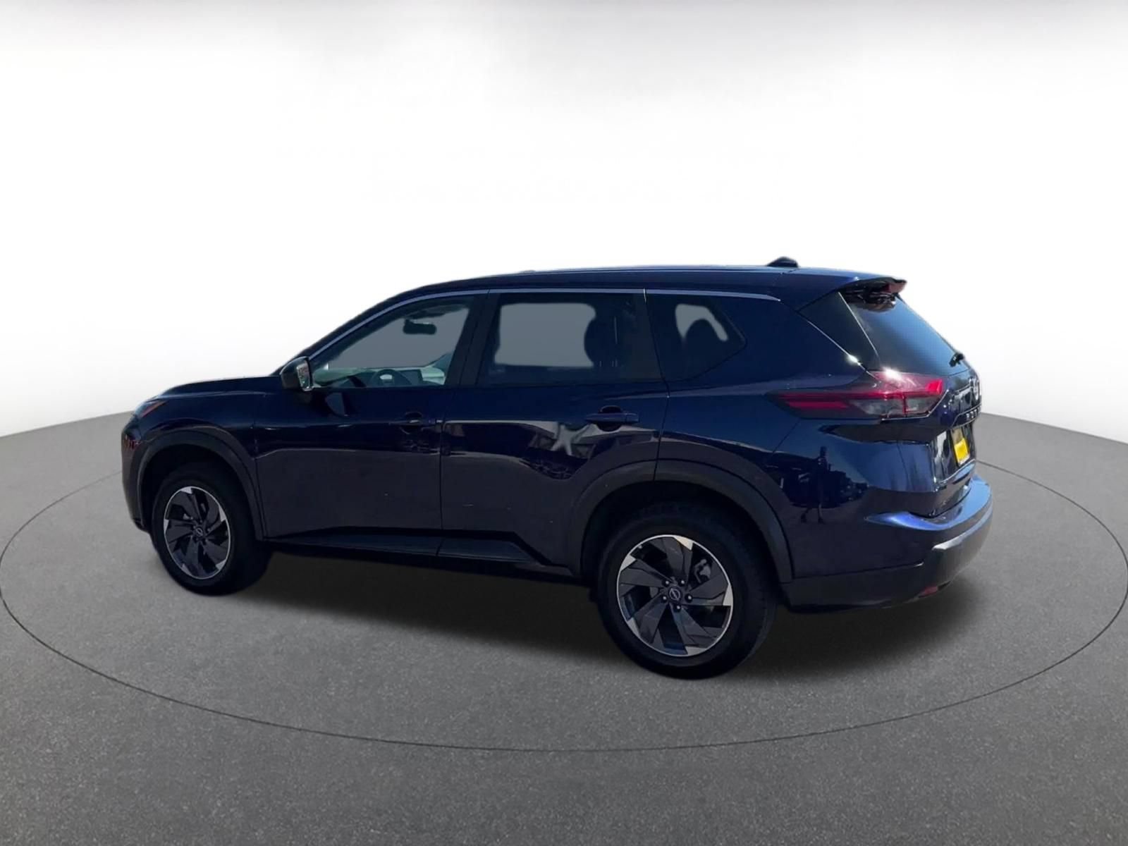 Used 2025 Nissan Rogue SV FWD image 9