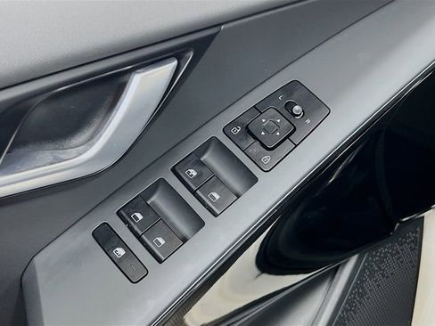 Certified 2023 Kia Niro EX image 18