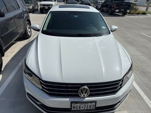 Used 2016 Volkswagen Passat 1.8T SE FWD image 2