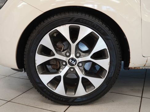 Used 2013 Kia Soul ! w/ Premium Pkg FWD image 16