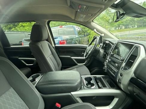 Used 2021 Nissan Titan SV w/ SV Convenience Package AWD/4WD image 6