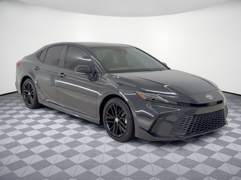 Used 2025 Toyota Camry SE w/ Convenience Package FWD image 7