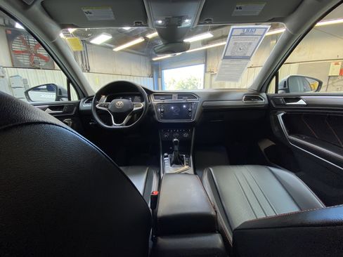 Used 2024 Volkswagen Tiguan SE image 16