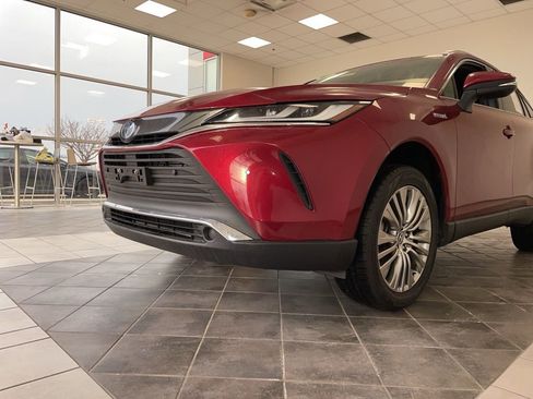 Used 2021 Toyota Venza XLE w/ Softex Package image 14