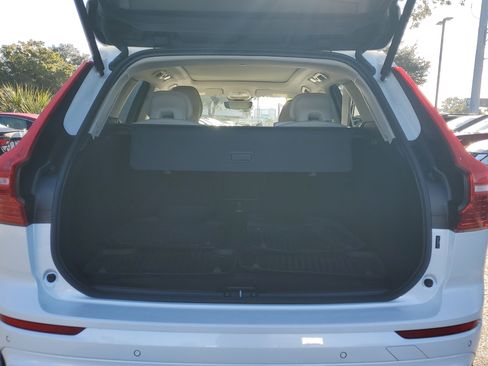 Used 2024 Volvo XC60 B5 Core image 10