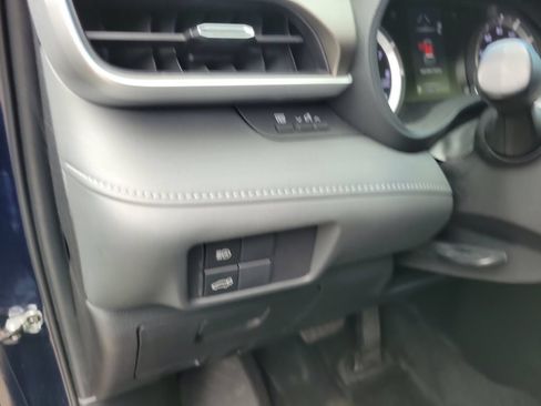 Used 2022 Toyota Highlander LE FWD image 19