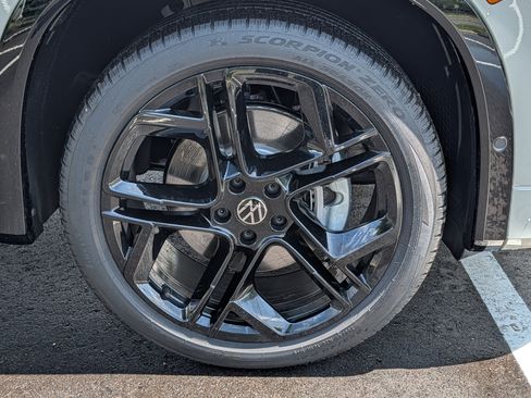Certified 2026 Volkswagen Tiguan SE R-Line AWD/4WD image 15