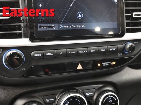 Used 2025 Hyundai Venue Limited image 20