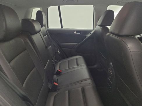 Used 2017 Volkswagen Tiguan S image 19