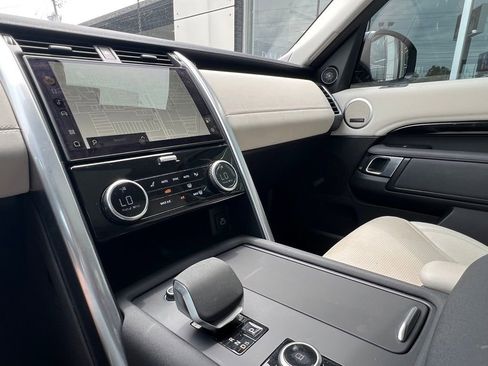 Used 2024 Land Rover Discovery S image 23