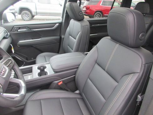 New 2026 GMC Acadia Elevation image 11