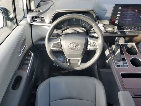 Used 2023 Toyota Sienna XLE image 8