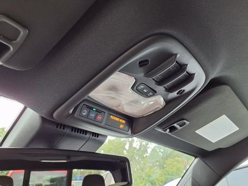Used 2024 Chevrolet Colorado ZR2 w/ Technology Package AWD/4WD image 15
