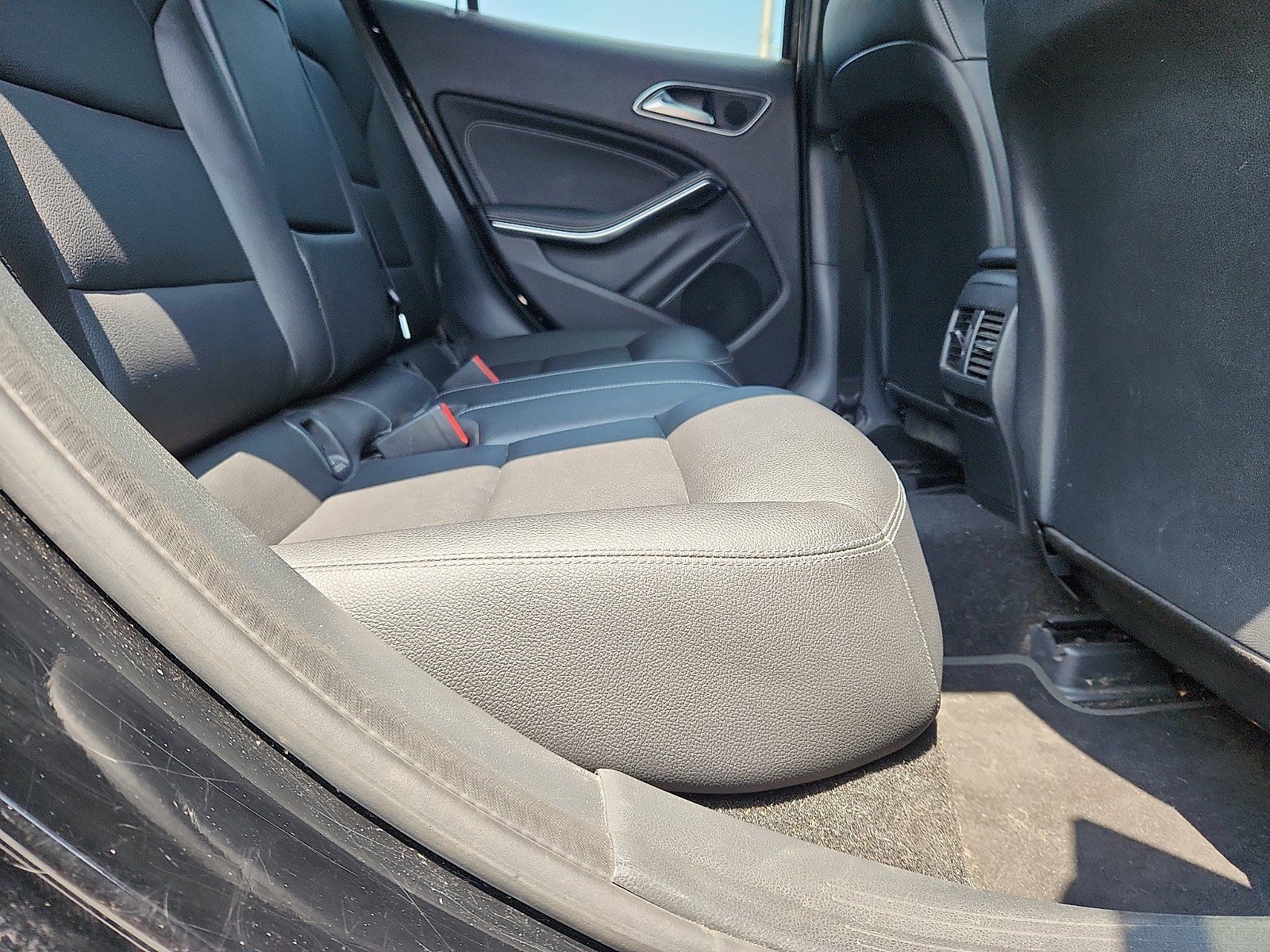 Used 2018 Mercedes-Benz GLA 250 4MATIC image 30