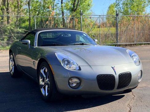 Used 2007 Pontiac Solstice Convertible w/ Premium Package RWD image 3
