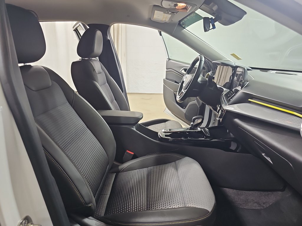 Certified 2025 Chevrolet Trax LT w/ Driver Confidence Package FWD image 13