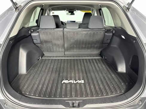 Used 2023 Toyota RAV4 LE AWD/4WD image 29