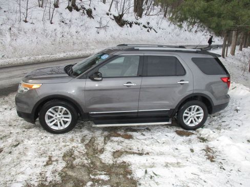 Used 2014 Ford Explorer XLT image 3